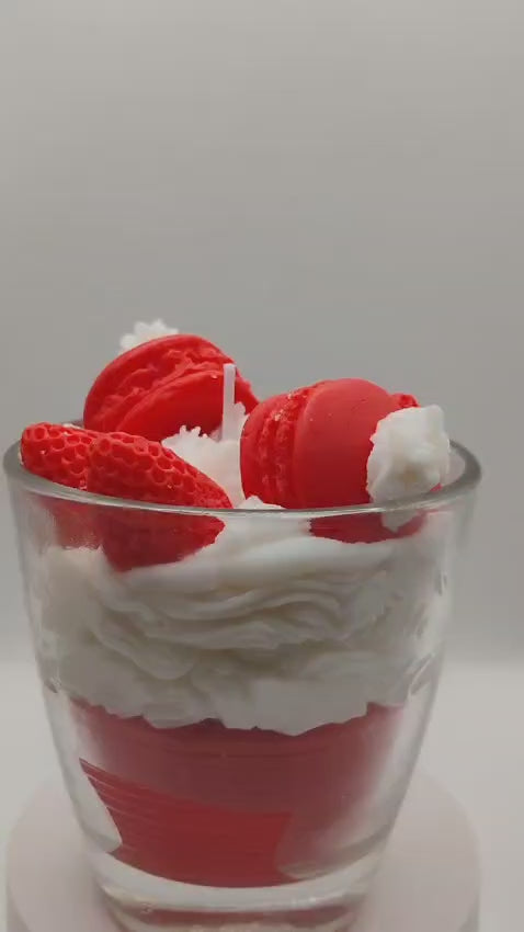 Zk Luxe strawberry shortcake candle